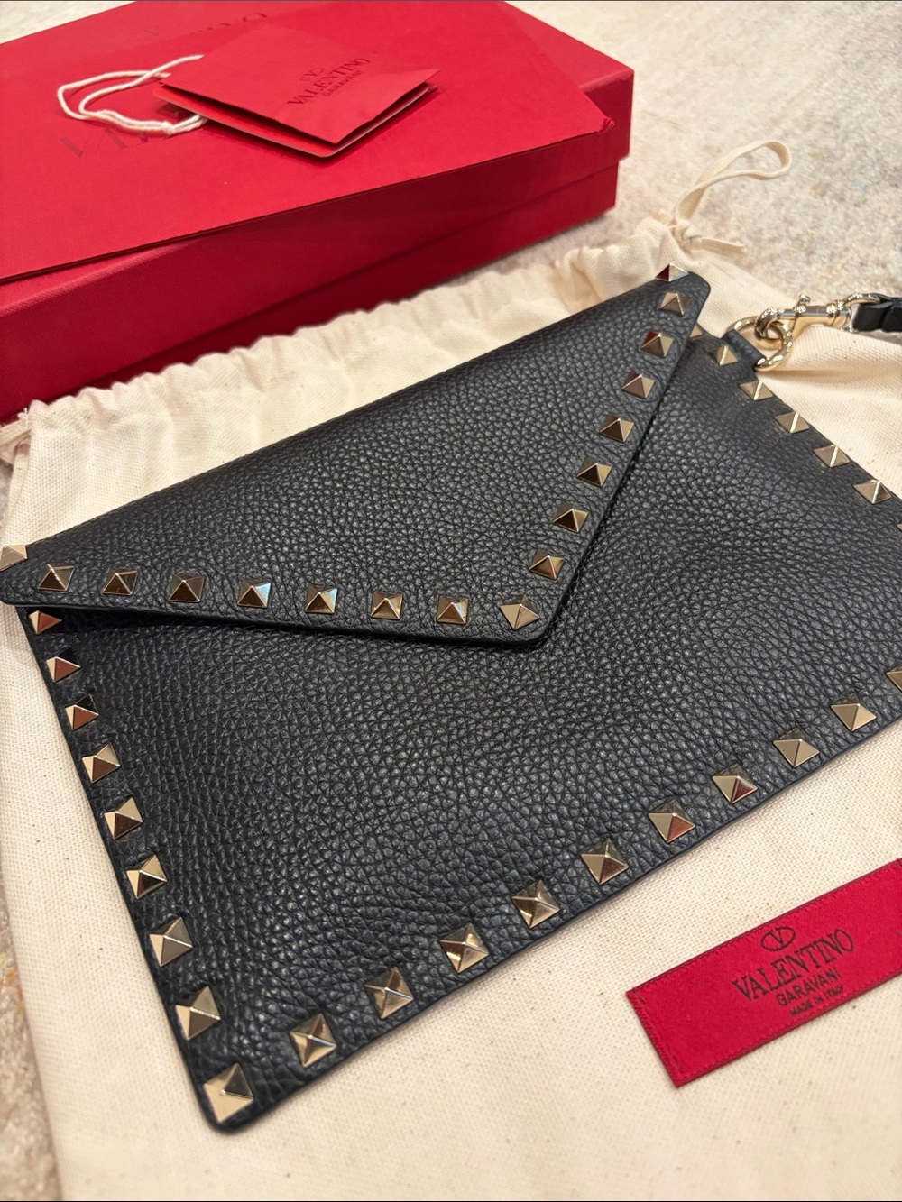 Valentino Garavani Black Pebbled/Grainy Calfskin Leather Wristlet / Clutch - Picture 2 of 13